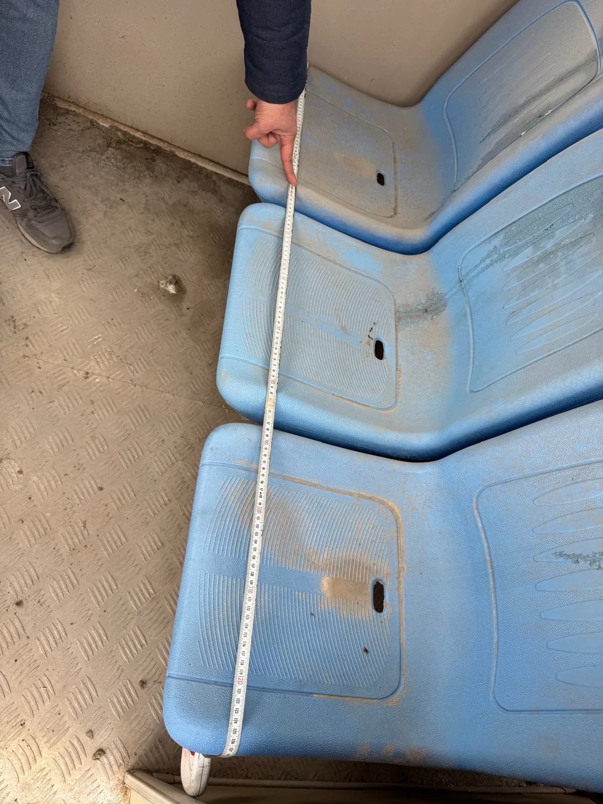 42cm seat width measurement
